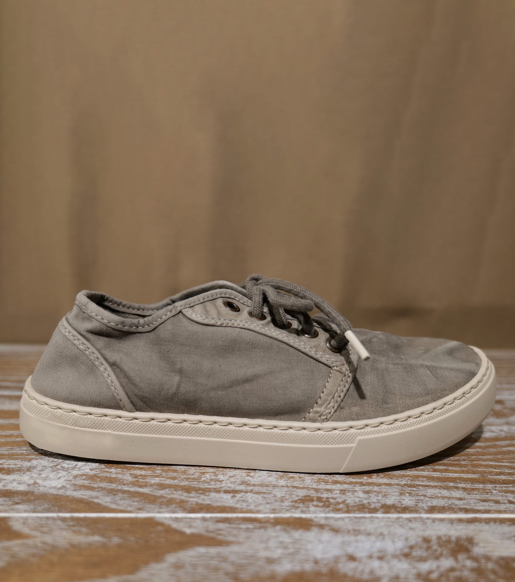 Chaussure basket gris clair externe