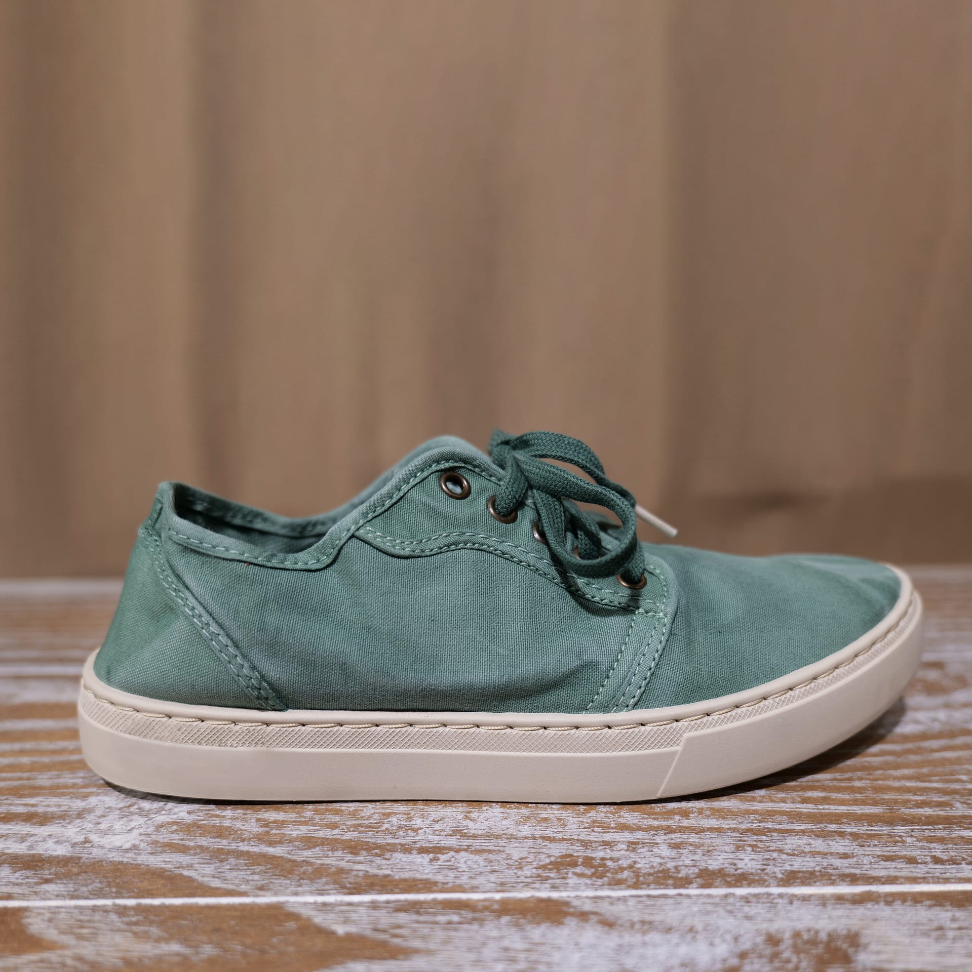 Chaussure basket vert d'eau externe