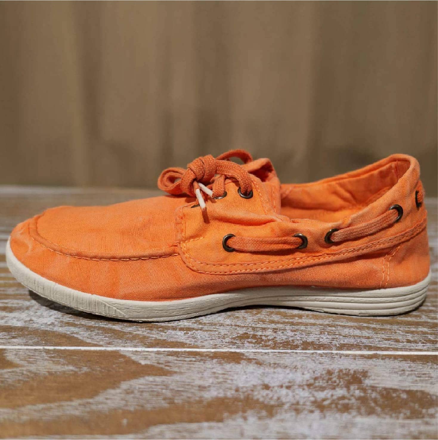 Chaussure bateau orange extérieur